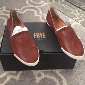 FRYE Melanie Slip in size 9 cognac